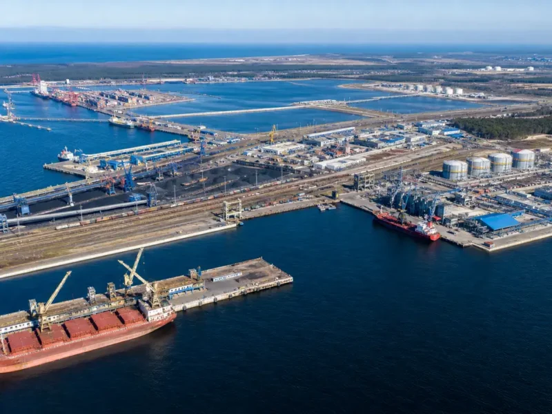 Грузовые терминалы и причалы морского порта Усть-Луга
