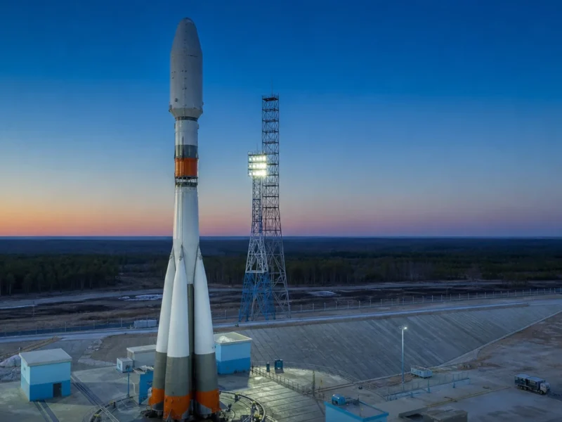 Ракета на стартовом комплексе космодрома Восточный перед запуском