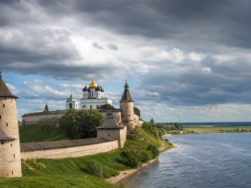 Псковский Кром, река Великая и исторический ландшафт Псковской области