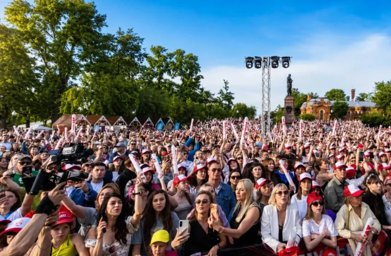 4548 человек одновременно спели «Матушка-земля»